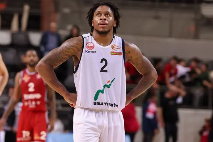 שחקן הפועל באר שבע מייק לואיס