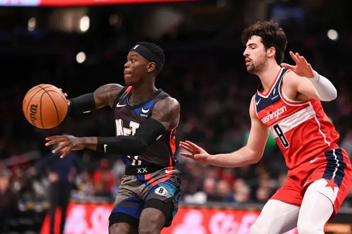 דני אבדיה מול דניס שרודר במשחק של וושינגטון וויזארדס מול ברוקלין