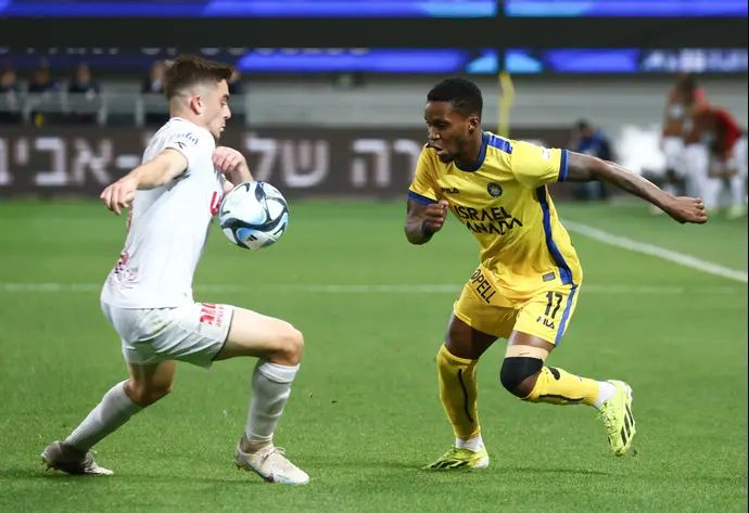 שחקן מכבי תל אביב מילסון מול שחקן הפועל חיפה נועם בן הרוש