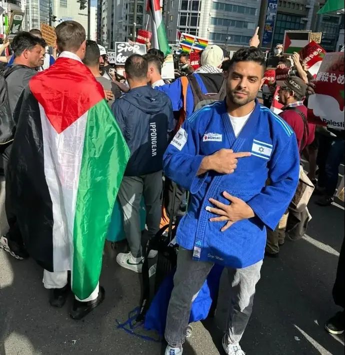 הג'ודוקא שגיא מוקי בהפגנה נגד ישראל בטוקיו