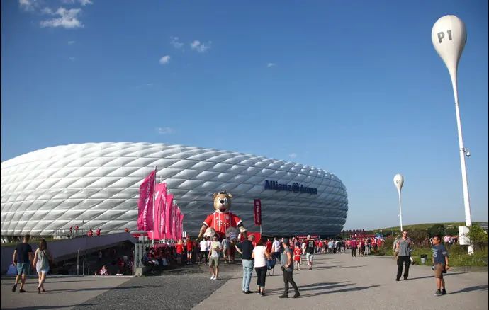 אצטדיון אליאנץ ארנה לפני המשחק בין באיירן מינכן לבין באייר לברקוזן