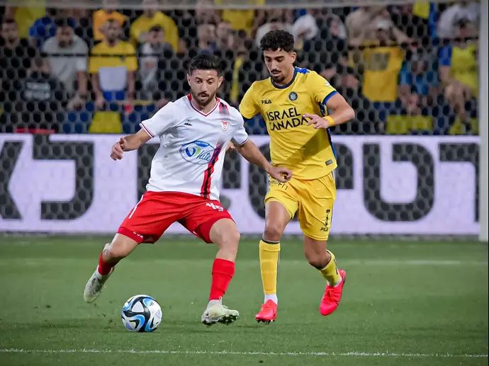 רוי רביבו שחקן מכבי תל אביב מול מוחמד שכר שחקן בני סכנין