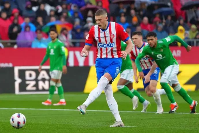 ארטיום דובביק ג'ירונה מול ריאל בטי