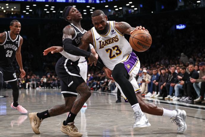 שחקן לוס אנג'לס לייקרס לברון ג'יימס