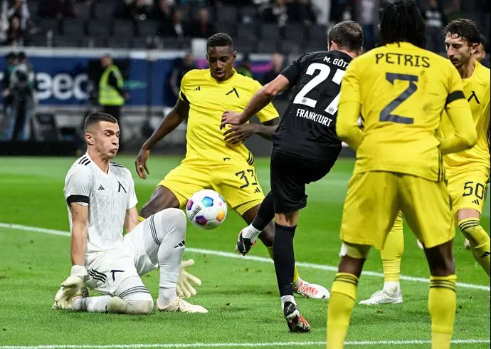 שוער לבסקי סופיה, פלאמן אנדרייב, במשחק מול איינטרכט פרנקפורט