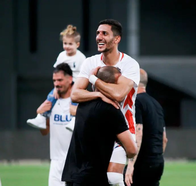 סלאח חוסיין שחקן הפועל נוף הגליל חוגג