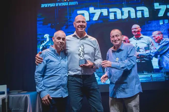 שמעון אמסלם נכנס להיכל התהילה