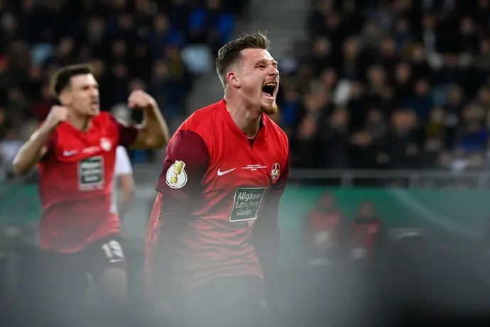 מרלון ריטר שחקן קייזרסלאוטרן חוגג שער