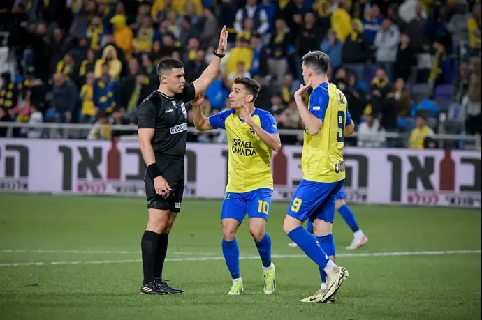 שניר לוי שופט כדורגל פוסל שער מול דור תורג'מן, דן ביטון שחקני מכבי תל אביב