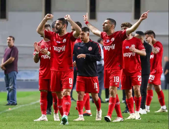 שחקני הפועל באר שבע חוגגים