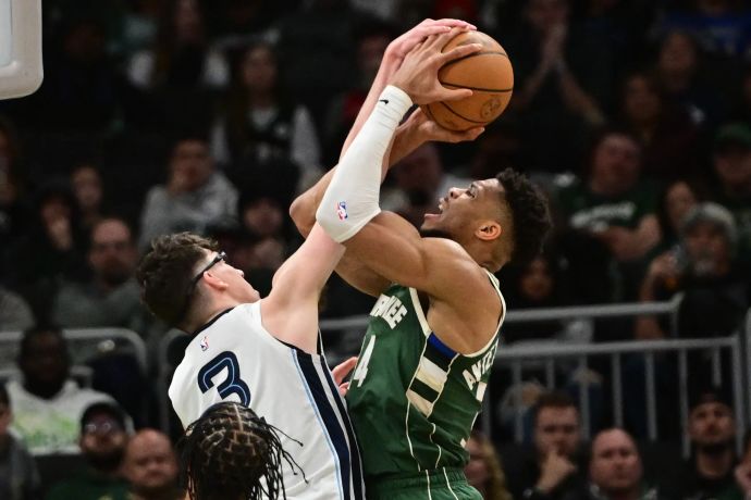 יאניס אנטטוקומפו, מילווקי באקס