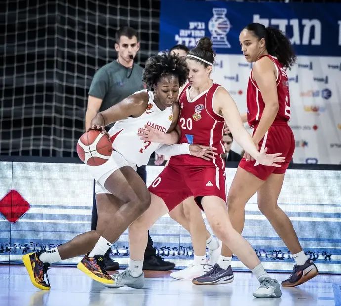 שחקנית הפועל ירושלים בריאנה ריצ'רדסון