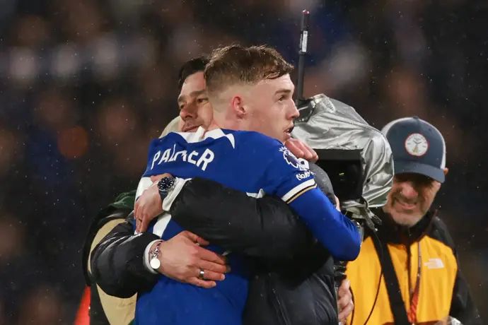 קול פאלמר, צ'לסי, חוגג עם המאמן מאוריסיו פוצ'טינו