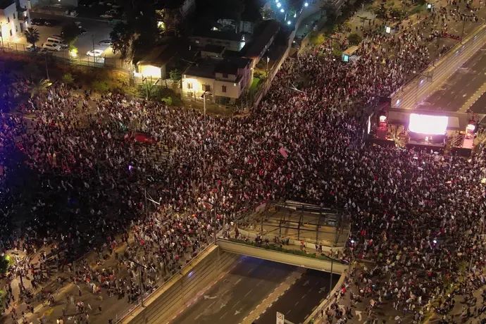 לאחר חצי שנה מחאת קפלן מתחדשת עם עשרות אלפי צועדים  06 באפריל 2024