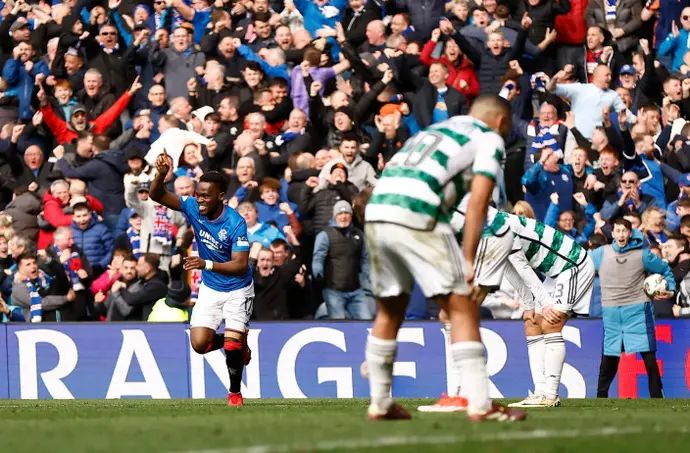 ראבי מאטונדו שחקן ריינג'רס חוגג שער מול סלטיק