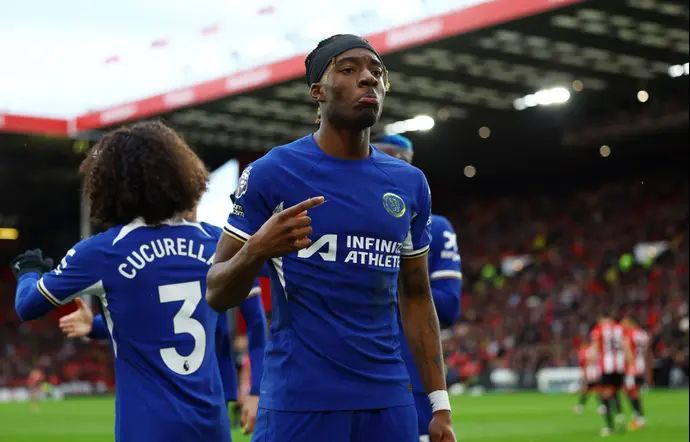 שחקן צ'לסי נוני מדואקה חוגג שער