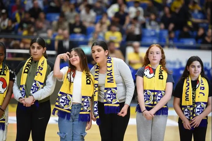 ילדי שדרות במשחק של מכבי תל אביב כאורחי פלייטיקה