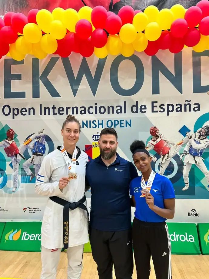 דנה אזרן, רבקה באייך