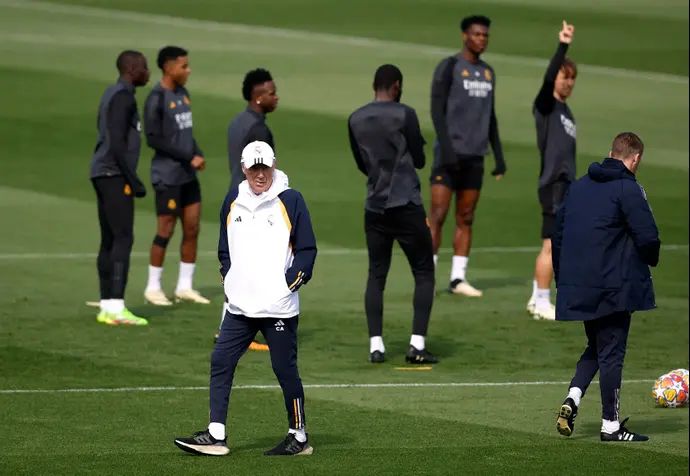 קרלו אנצ'לוטי מאמן ריאל מדריד באימון