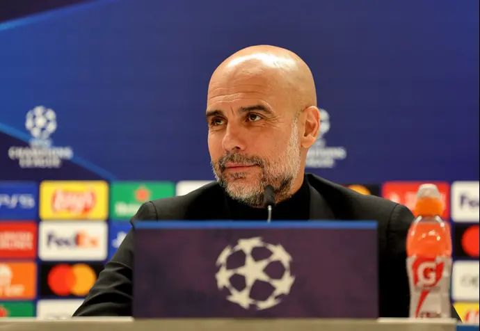 פפ גווארדיולה מאמן מנצ'סטר סיטי במסיבת עיתונאים