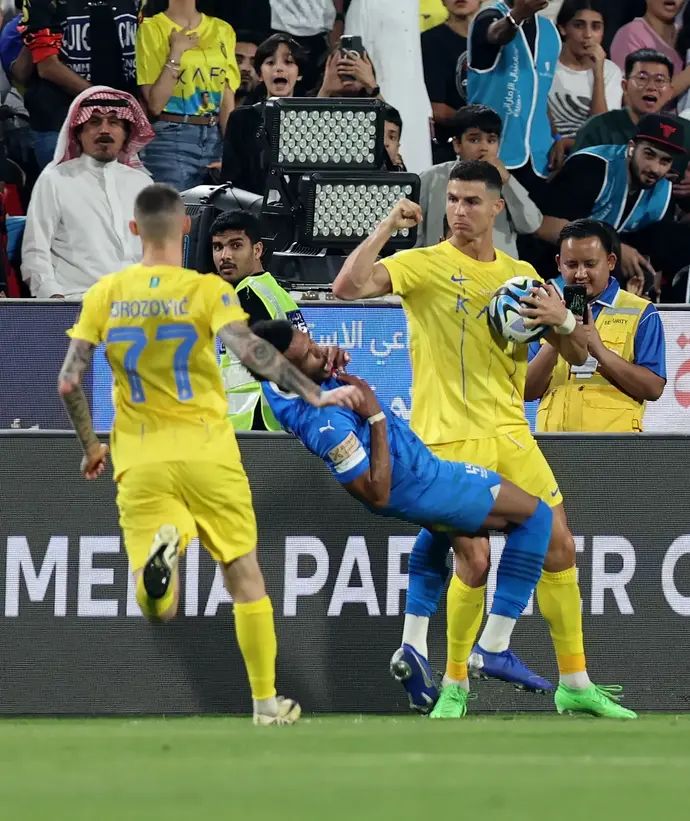 כריסטיאנו רונאלדו, אל נאסר, פוגע בשחקן אל איתיחאד עלי אל-בולאיחי