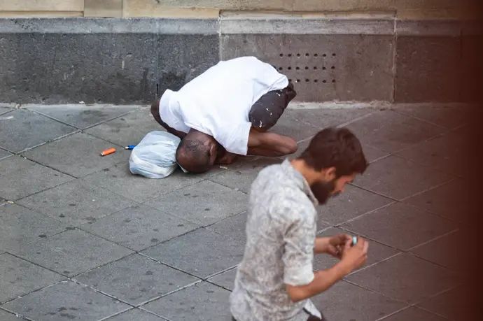 נרקומנים באזור תחנת הרכבת של פרנקפורט