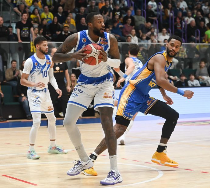 אייזיאה מיילס, שחקן מכבי עירוני רמת גן