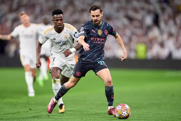 שחקן מנצ'סטר סיטי ברנרדו סילבה לפני שחקן ריאל מדריד ויניסיוס