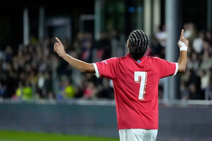 תאי עבד שחקן מילואי פ.ס.וו איינדהובן