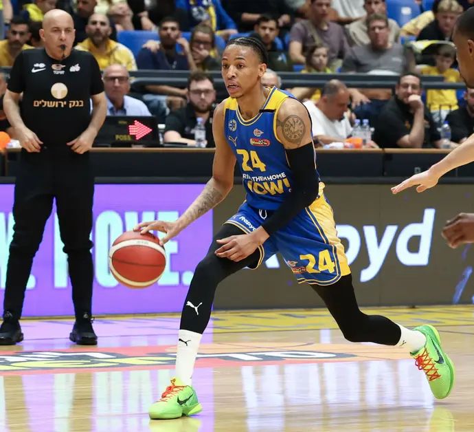 שחקן מכבי תל אביב ג'ו תומאסון