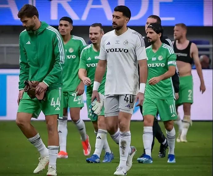 שחקני מכבי חיפה, השוער שריף כיוף במרכז