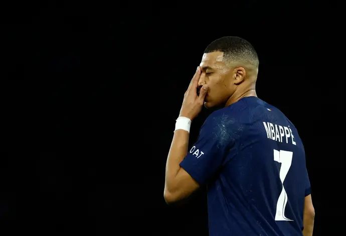 קיליאן אמבפה שחקן פריז סן ז'רמן מאוכזב