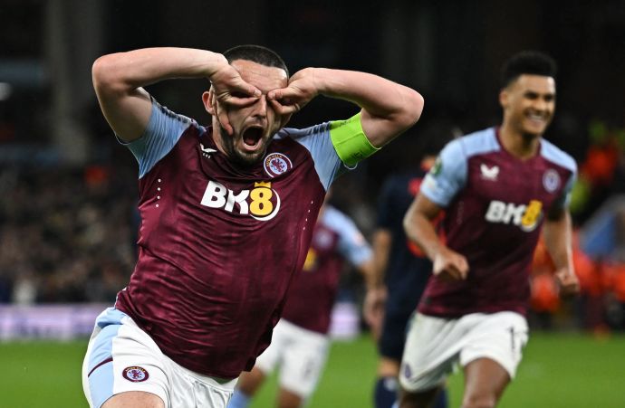 שחקן אסטון וילה ג'ון מקגין