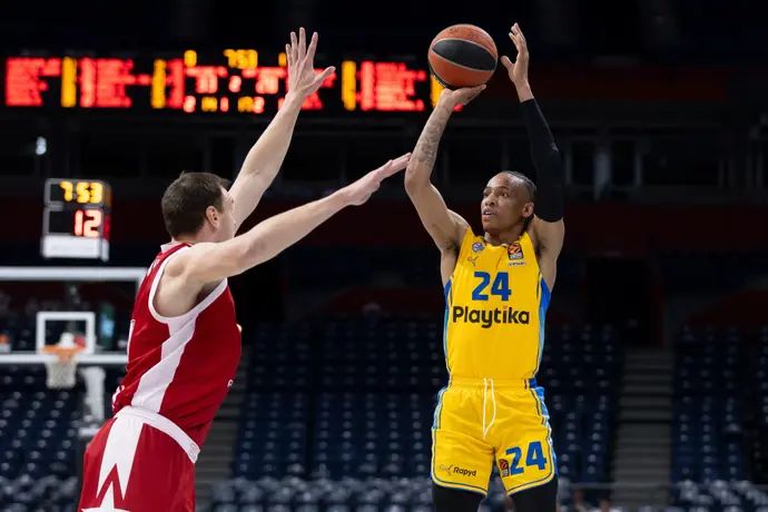 ג'ו תומאסון, שחקן מכבי תל אביב