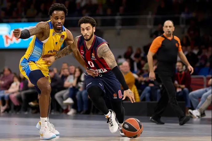 שחקן באסקוניה מרכוס הווארד מול שחקן מכבי תל אביב אנטוניוס קליבלנד