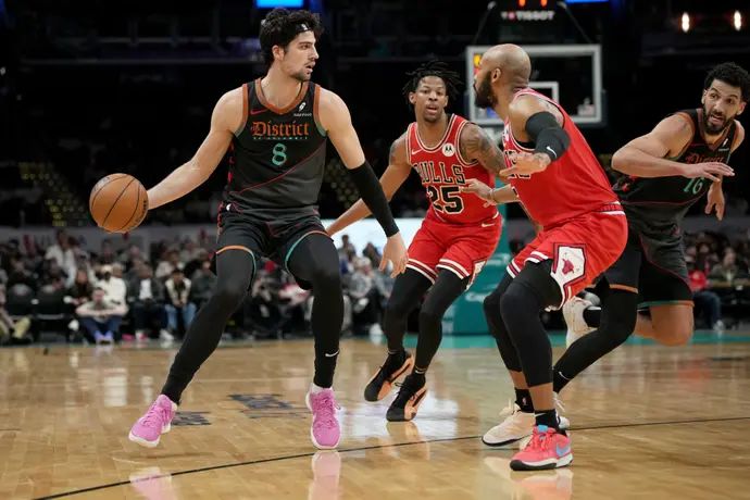 שחקן וושינגטון וויזארדס דני אבדיה מול שחקן שיקגו בולס ג'בון קרטר
