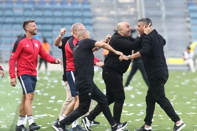 אנשי הפועל חדרה חוגגים עם חיים סילבס