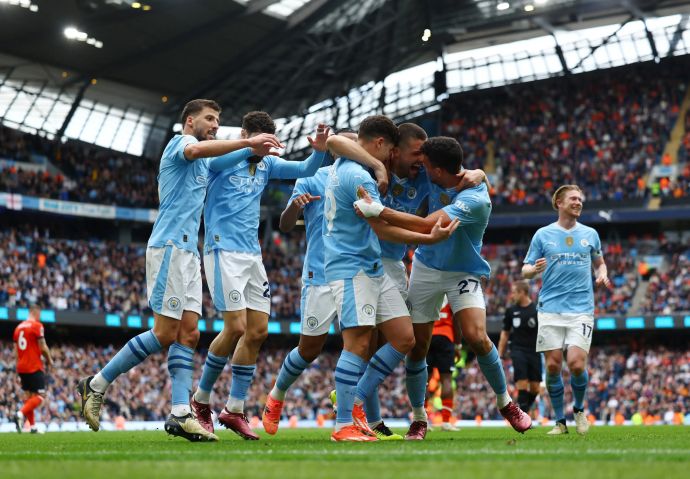 שחקני מנצ'סטר סיטי חוגגים