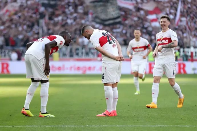 דניז אונדאב, סרו גיראסי שחקני שטוטגרט חוגגים