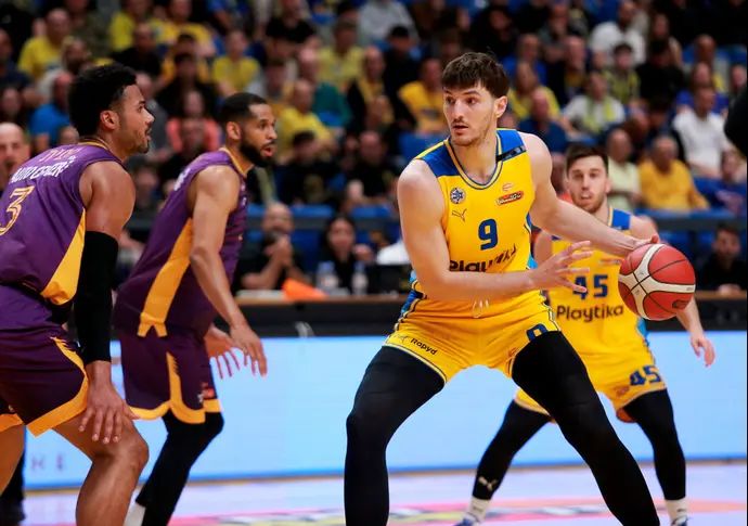 רומן סורקין מכבי תל אביב ג'סטין סמית' הפועל חולון