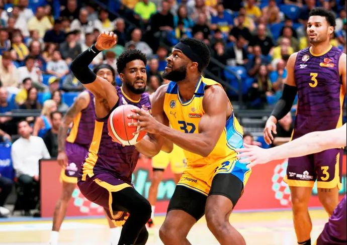 ג'וש ניבו מכבי תל אביב מול שון דאוסון הפועל חולון