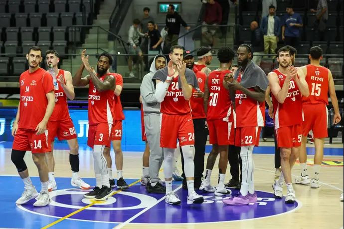 שחקני הפועל ירושלים חוגגים