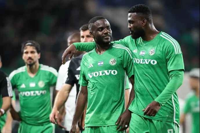 פרנזי פיירו עם שואו שחקני מכבי חיפה