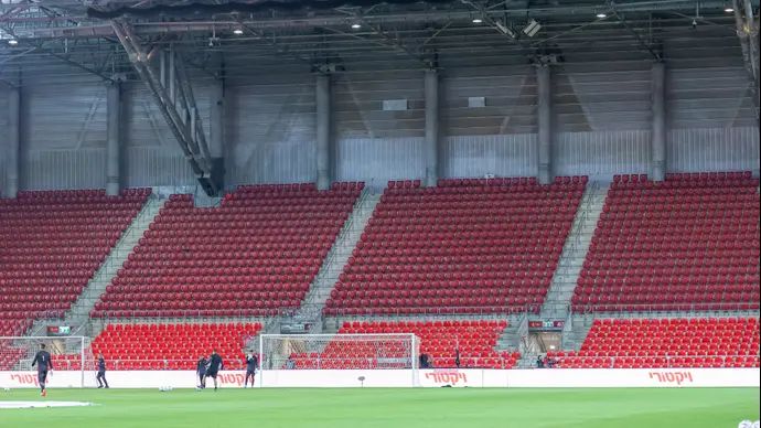 היציע הדרומי באצטדיון טרנר של הפועל באר שבע