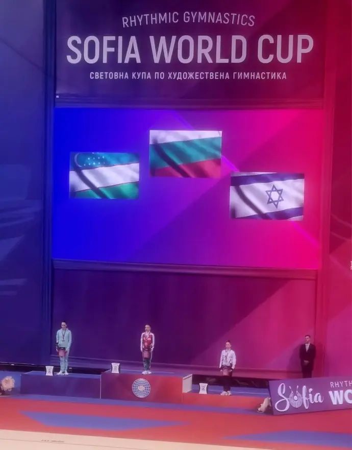 דריה אטמנוב מתעמלת אומנותית