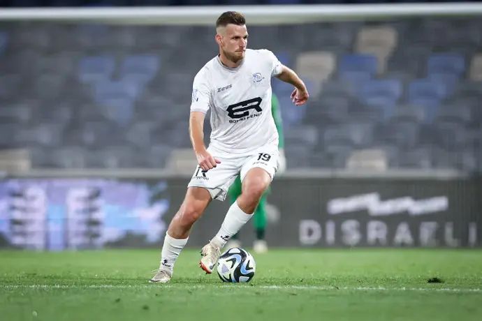 שחקן בני ריינה מארק קוסטה