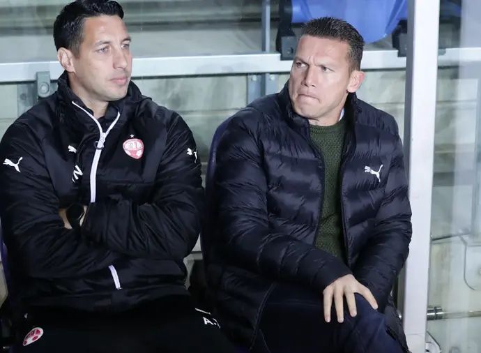 מאמן הפועל באר שבע ברק בכר עם עוזרו עמיר נוסבאום