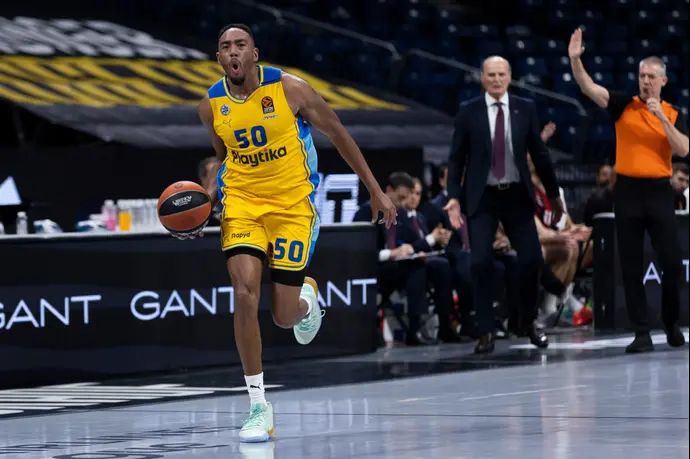 שחקן מכבי תל אביב בונזי קולסון