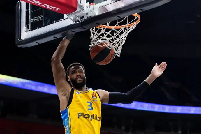 שחקן מכבי תל אביב ג'יימס ווב