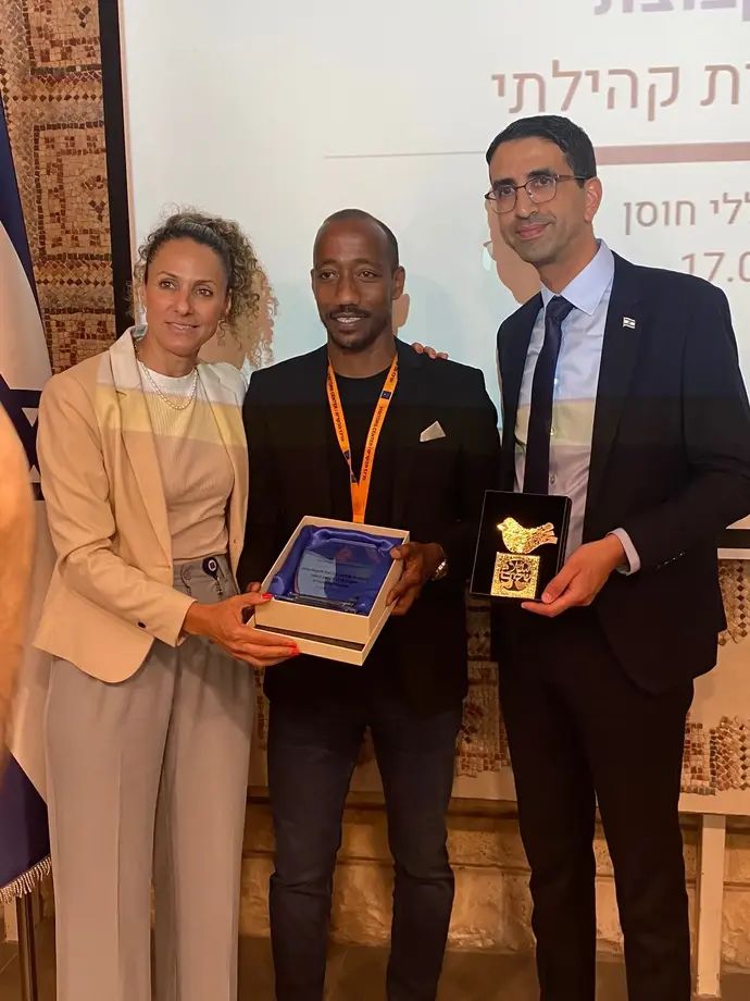 מנשה זלקה זוכה להוקרה על תרומתו בבית הנשיא